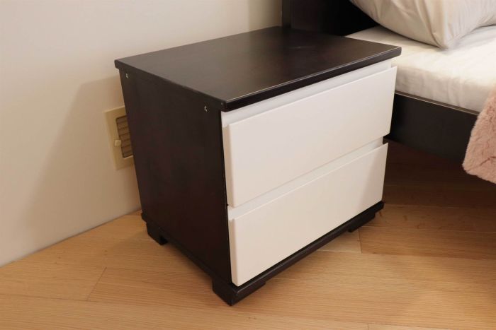 Приліжкова тумба Бостон